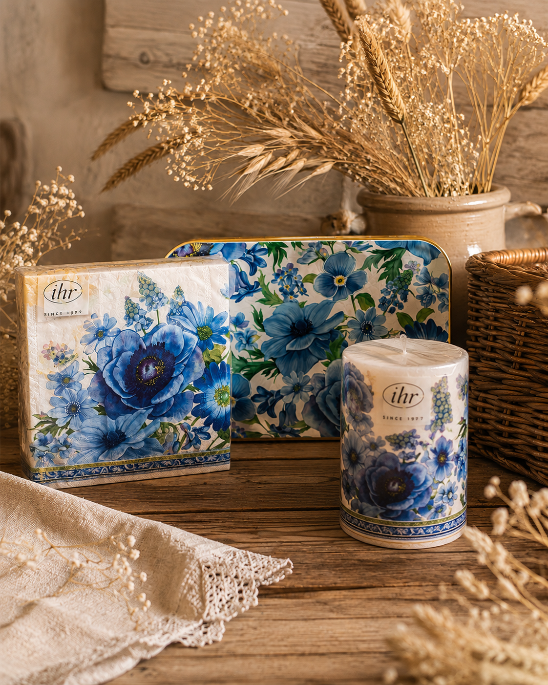 IHR Cadeaupakket Bloemen – Servetten, Houten Dienblad & Kaart – Koffie Cadeauset – Blauw Bloemendessin